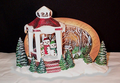 H543D M. Snowman & Mailbox for Small Round Ornament Hershey